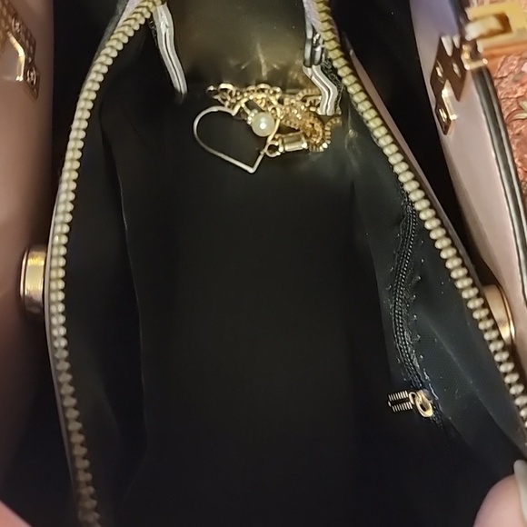 Purse - Picture 6 of 7